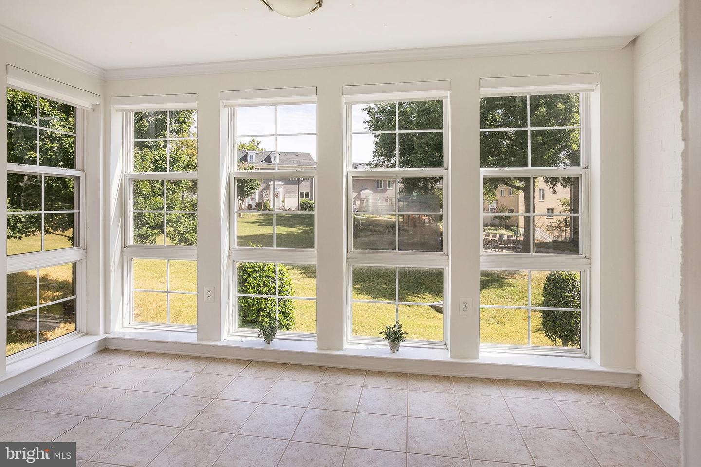 4193 S FOUR MILE RUN DR #202, ARLINGTON, Virginia 22204, 2 Bedrooms Bedrooms, ,2 BathroomsBathrooms,Residential,For sale,4193 S FOUR MILE RUN DR #202,VAAR2061948 MLS # VAAR2061948