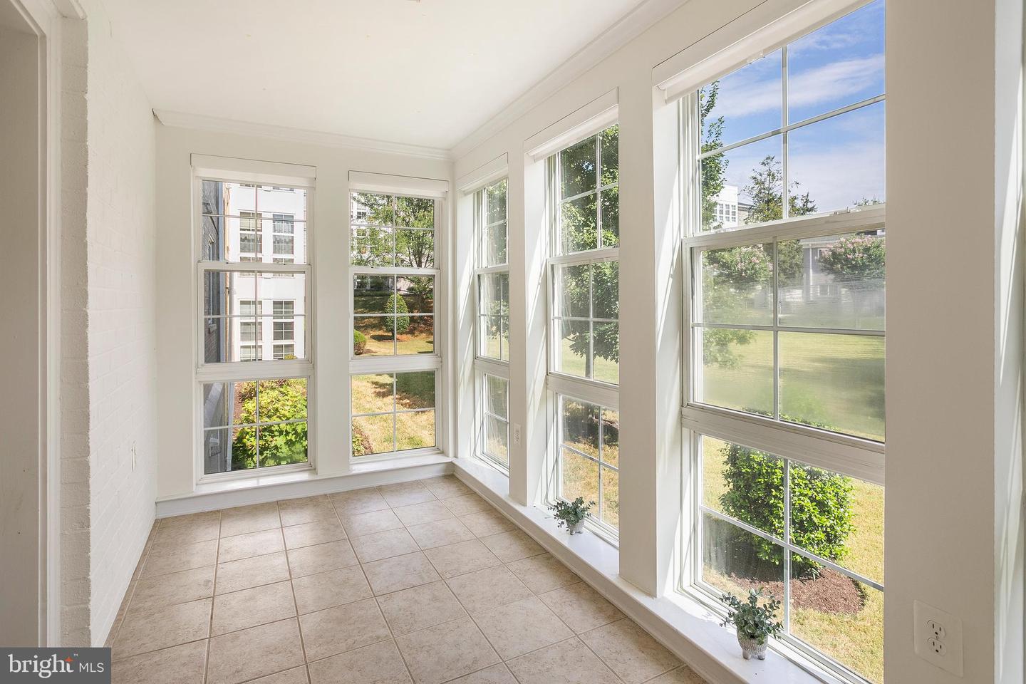 4193 S FOUR MILE RUN DR #202, ARLINGTON, Virginia 22204, 2 Bedrooms Bedrooms, ,2 BathroomsBathrooms,Residential,For sale,4193 S FOUR MILE RUN DR #202,VAAR2061948 MLS # VAAR2061948