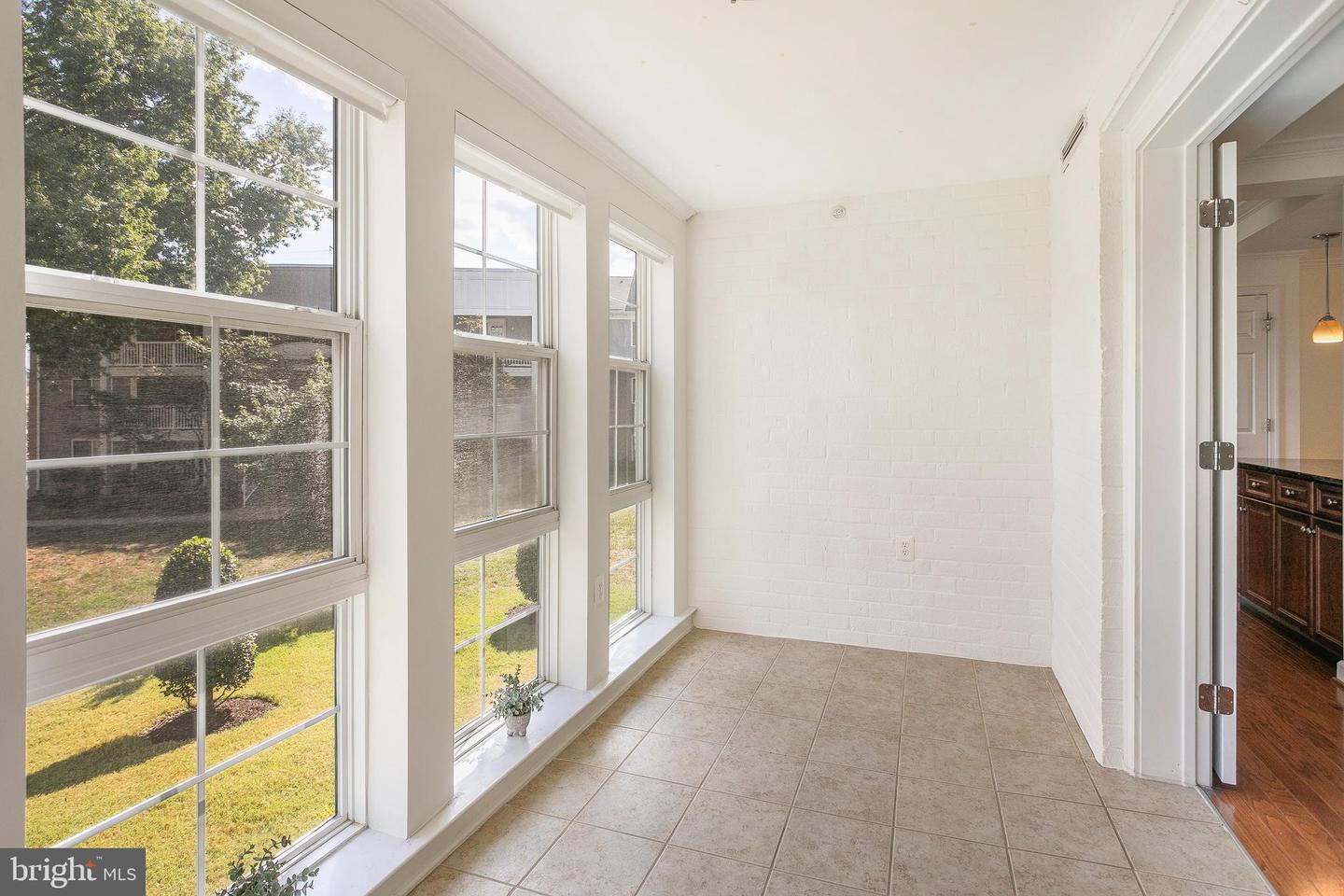 4193 S FOUR MILE RUN DR #202, ARLINGTON, Virginia 22204, 2 Bedrooms Bedrooms, ,2 BathroomsBathrooms,Residential,For sale,4193 S FOUR MILE RUN DR #202,VAAR2061948 MLS # VAAR2061948