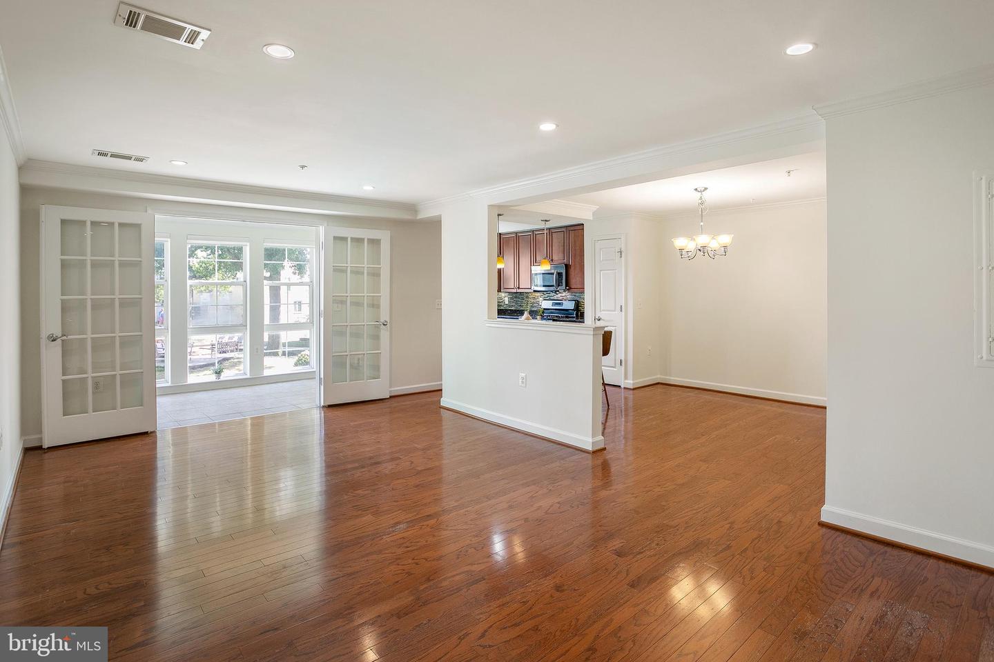 4193 S FOUR MILE RUN DR #202, ARLINGTON, Virginia 22204, 2 Bedrooms Bedrooms, ,2 BathroomsBathrooms,Residential,For sale,4193 S FOUR MILE RUN DR #202,VAAR2061948 MLS # VAAR2061948