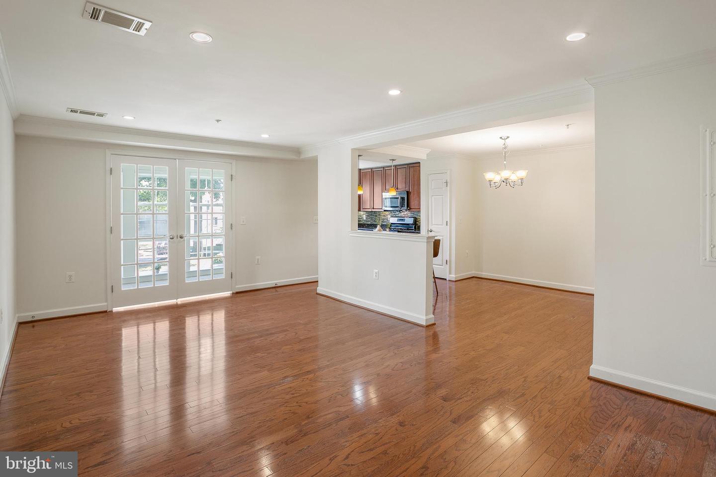 4193 S FOUR MILE RUN DR #202, ARLINGTON, Virginia 22204, 2 Bedrooms Bedrooms, ,2 BathroomsBathrooms,Residential,For sale,4193 S FOUR MILE RUN DR #202,VAAR2061948 MLS # VAAR2061948