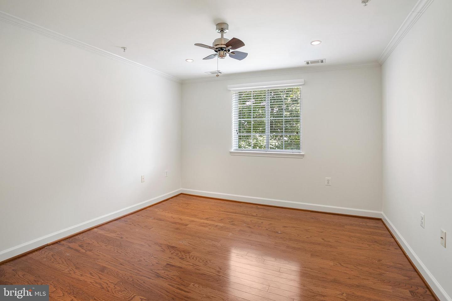 4193 S FOUR MILE RUN DR #202, ARLINGTON, Virginia 22204, 2 Bedrooms Bedrooms, ,2 BathroomsBathrooms,Residential,For sale,4193 S FOUR MILE RUN DR #202,VAAR2061948 MLS # VAAR2061948