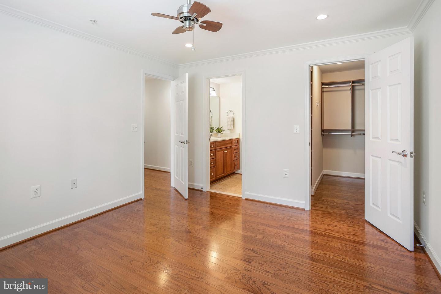 4193 S FOUR MILE RUN DR #202, ARLINGTON, Virginia 22204, 2 Bedrooms Bedrooms, ,2 BathroomsBathrooms,Residential,For sale,4193 S FOUR MILE RUN DR #202,VAAR2061948 MLS # VAAR2061948