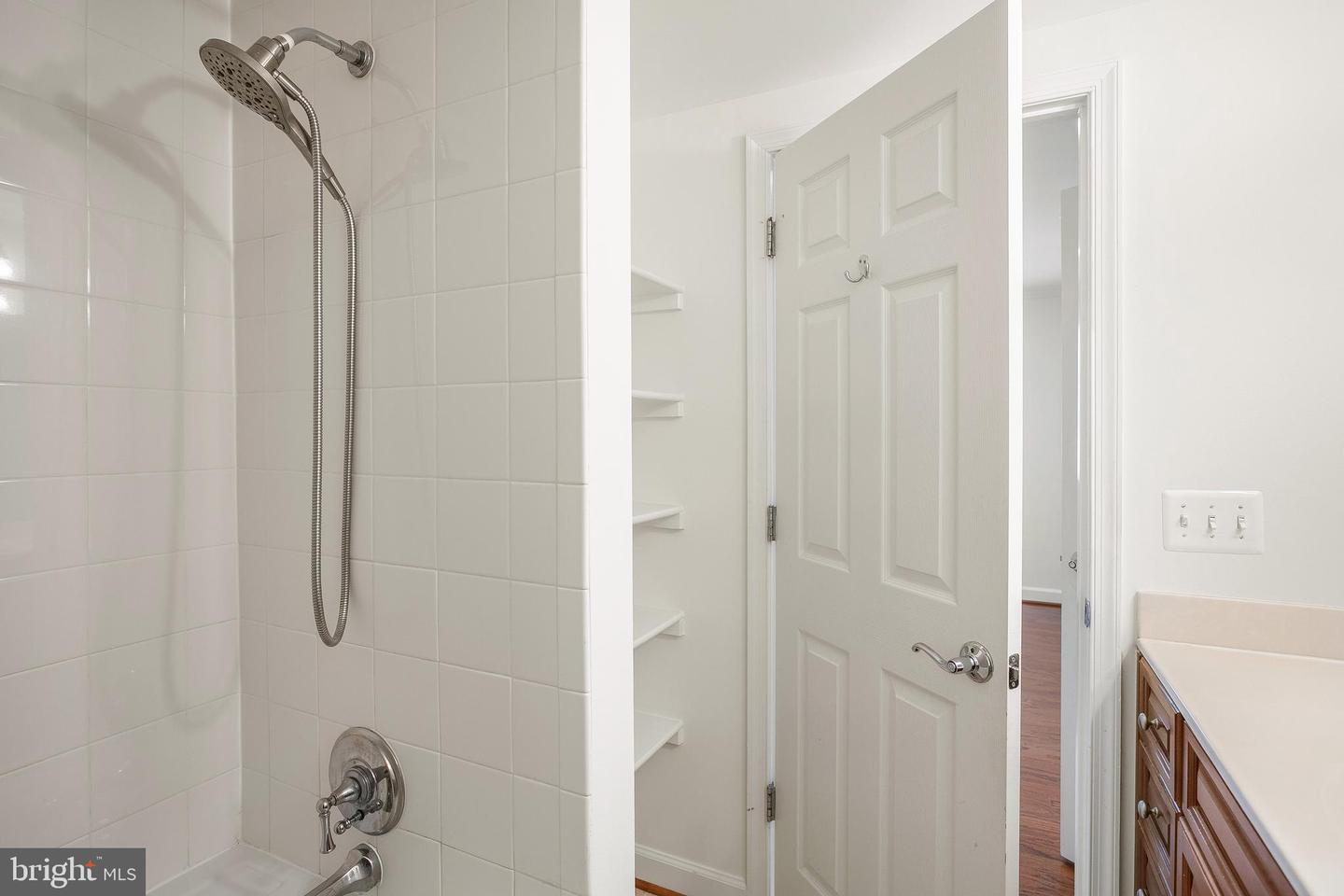 4193 S FOUR MILE RUN DR #202, ARLINGTON, Virginia 22204, 2 Bedrooms Bedrooms, ,2 BathroomsBathrooms,Residential,For sale,4193 S FOUR MILE RUN DR #202,VAAR2061948 MLS # VAAR2061948