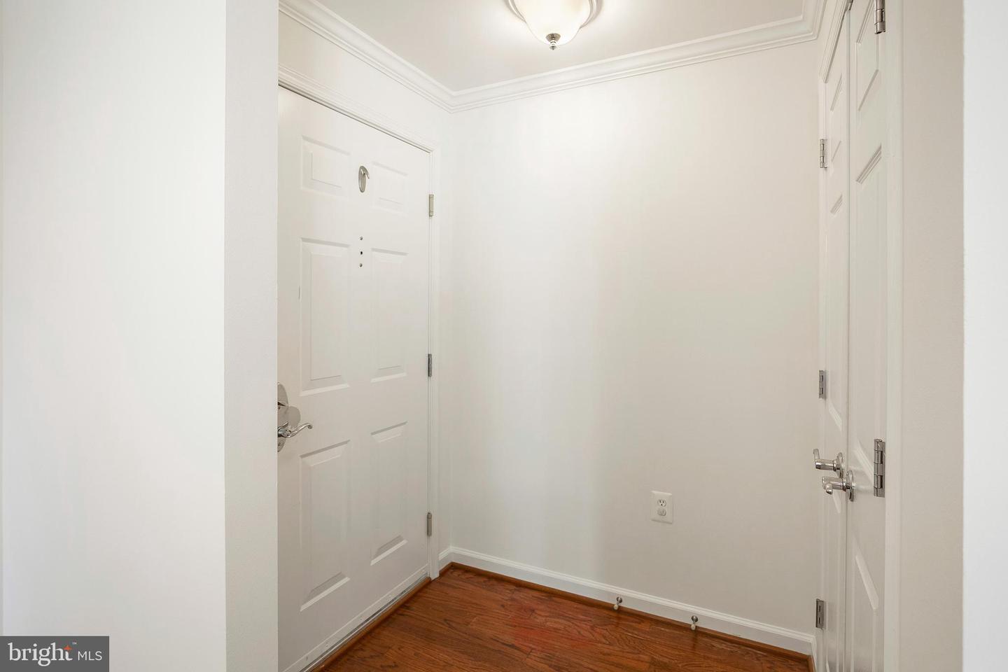 4193 S FOUR MILE RUN DR #202, ARLINGTON, Virginia 22204, 2 Bedrooms Bedrooms, ,2 BathroomsBathrooms,Residential,For sale,4193 S FOUR MILE RUN DR #202,VAAR2061948 MLS # VAAR2061948