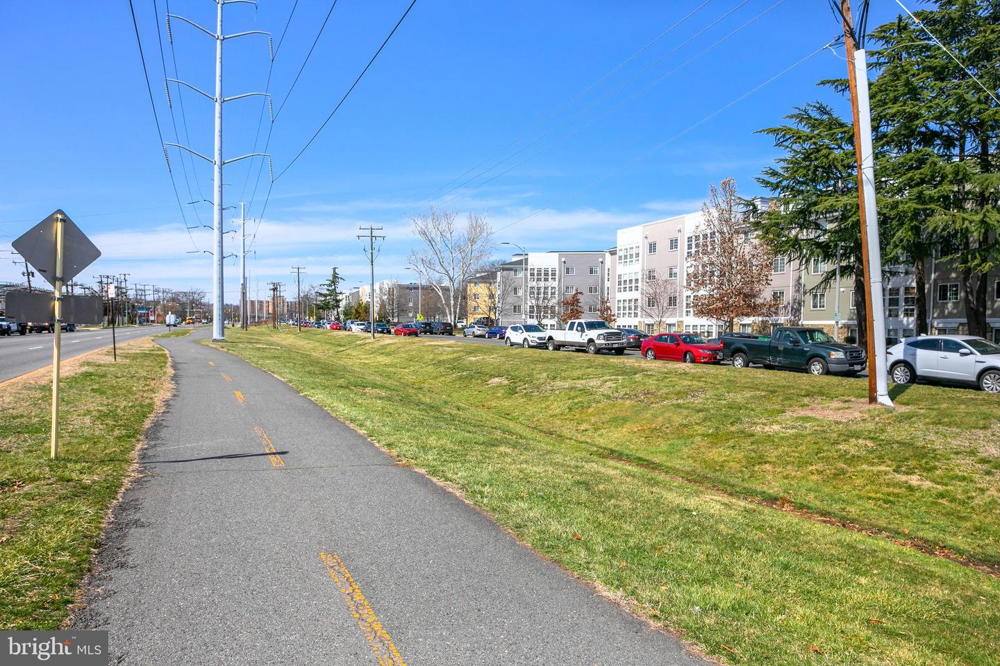 4193 S FOUR MILE RUN DR #202, ARLINGTON, Virginia 22204, 2 Bedrooms Bedrooms, ,2 BathroomsBathrooms,Residential,For sale,4193 S FOUR MILE RUN DR #202,VAAR2061948 MLS # VAAR2061948