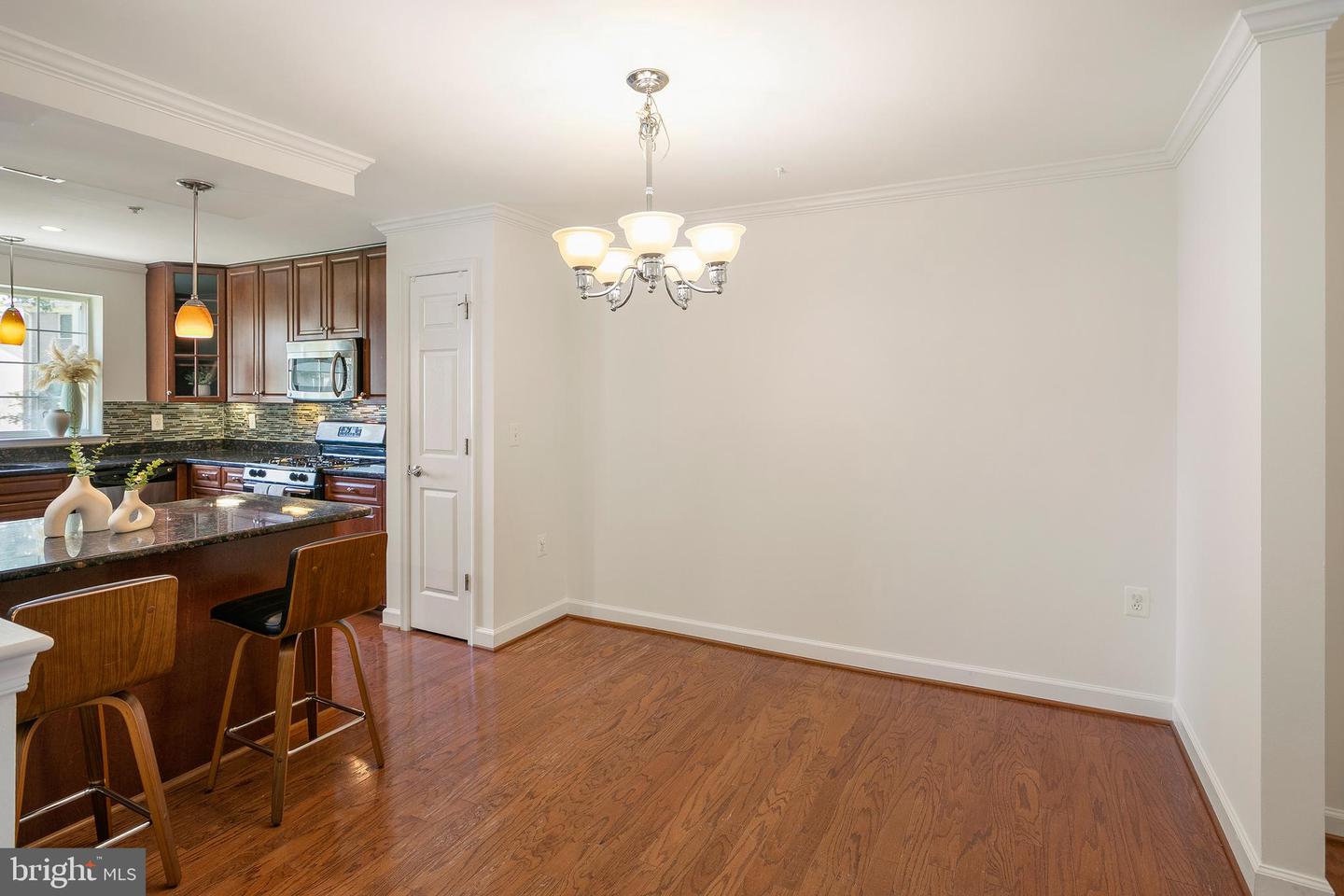 4193 S FOUR MILE RUN DR #202, ARLINGTON, Virginia 22204, 2 Bedrooms Bedrooms, ,2 BathroomsBathrooms,Residential,For sale,4193 S FOUR MILE RUN DR #202,VAAR2061948 MLS # VAAR2061948