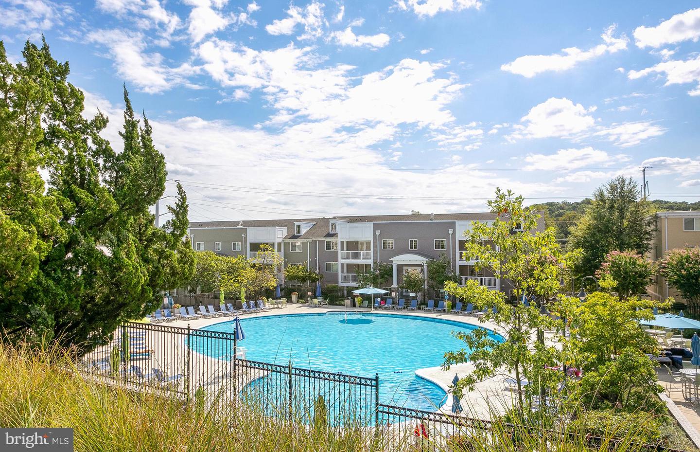 4193 S FOUR MILE RUN DR #202, ARLINGTON, Virginia 22204, 2 Bedrooms Bedrooms, ,2 BathroomsBathrooms,Residential,For sale,4193 S FOUR MILE RUN DR #202,VAAR2061948 MLS # VAAR2061948
