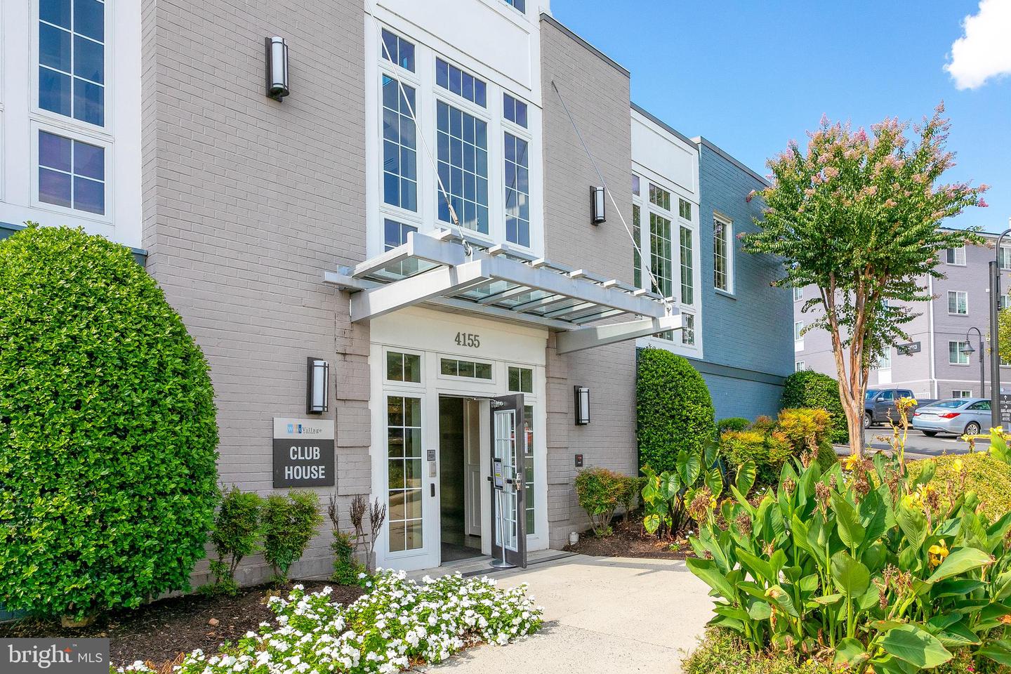 4193 S FOUR MILE RUN DR #202, ARLINGTON, Virginia 22204, 2 Bedrooms Bedrooms, ,2 BathroomsBathrooms,Residential,For sale,4193 S FOUR MILE RUN DR #202,VAAR2061948 MLS # VAAR2061948