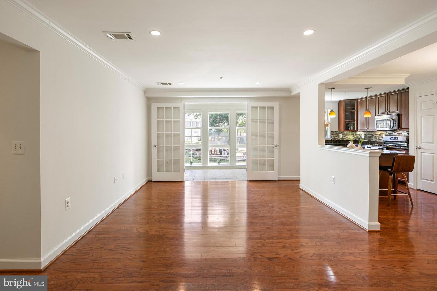 4193 S FOUR MILE RUN DR #202, ARLINGTON, Virginia 22204, 2 Bedrooms Bedrooms, ,2 BathroomsBathrooms,Residential,For sale,4193 S FOUR MILE RUN DR #202,VAAR2061948 MLS # VAAR2061948