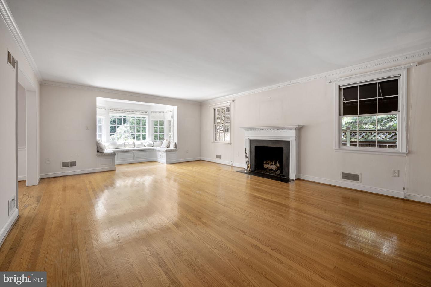 4846 VAN NESS ST NW, WASHINGTON, District Of Columbia 20016, 5 Bedrooms Bedrooms, ,4 BathroomsBathrooms,Residential,For sale,4846 VAN NESS ST NW,DCDC2213948 MLS # DCDC2213948