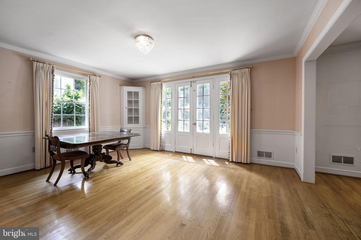 4846 VAN NESS ST NW, WASHINGTON, District Of Columbia 20016, 5 Bedrooms Bedrooms, ,4 BathroomsBathrooms,Residential,For sale,4846 VAN NESS ST NW,DCDC2213948 MLS # DCDC2213948
