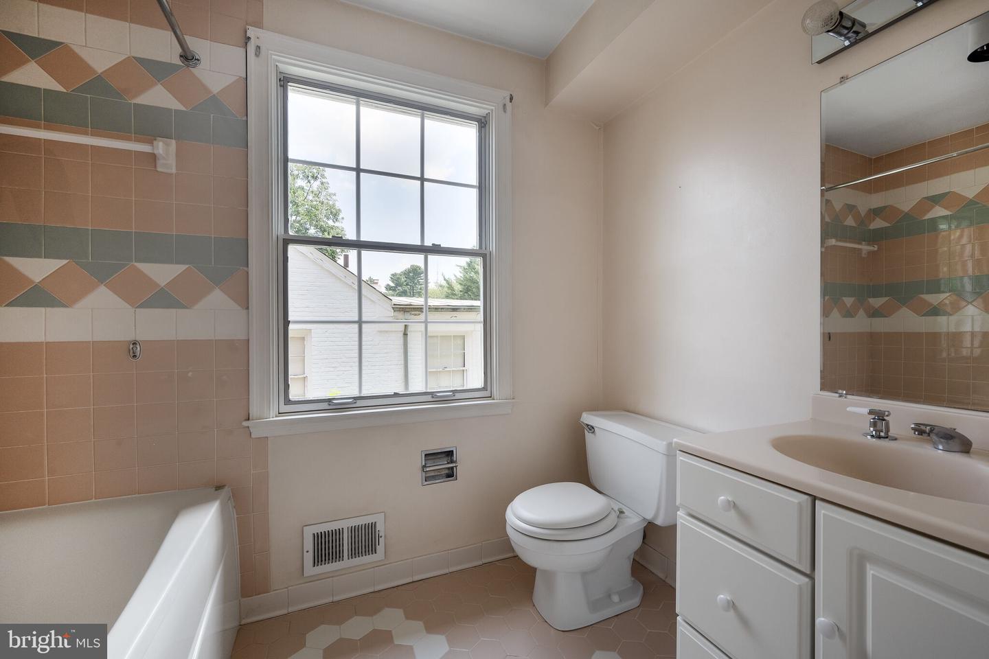 4846 VAN NESS ST NW, WASHINGTON, District Of Columbia 20016, 5 Bedrooms Bedrooms, ,4 BathroomsBathrooms,Residential,For sale,4846 VAN NESS ST NW,DCDC2213948 MLS # DCDC2213948