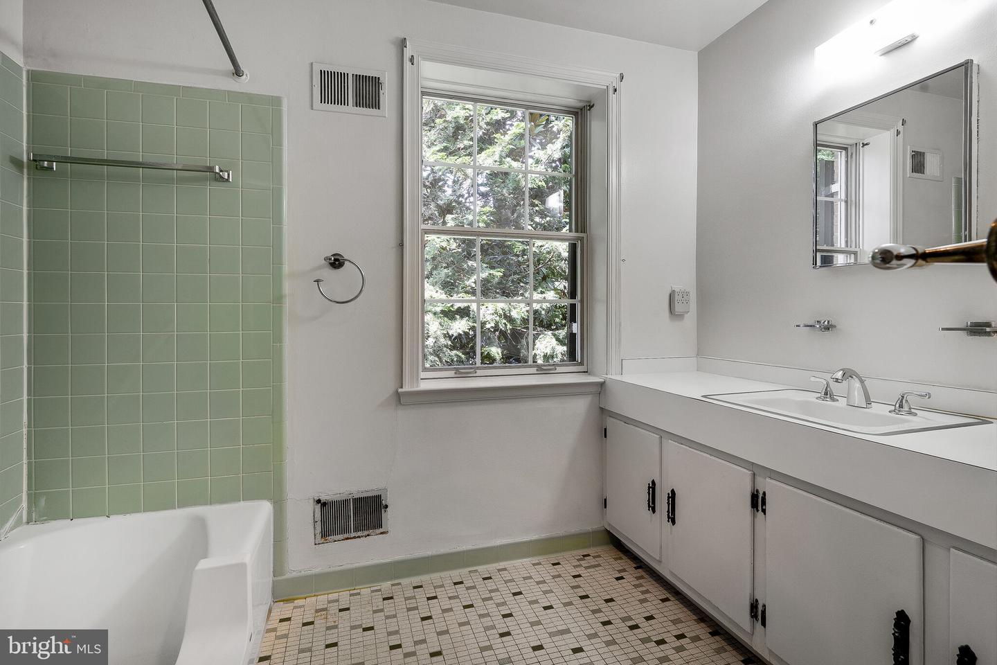 4846 VAN NESS ST NW, WASHINGTON, District Of Columbia 20016, 5 Bedrooms Bedrooms, ,4 BathroomsBathrooms,Residential,For sale,4846 VAN NESS ST NW,DCDC2213948 MLS # DCDC2213948