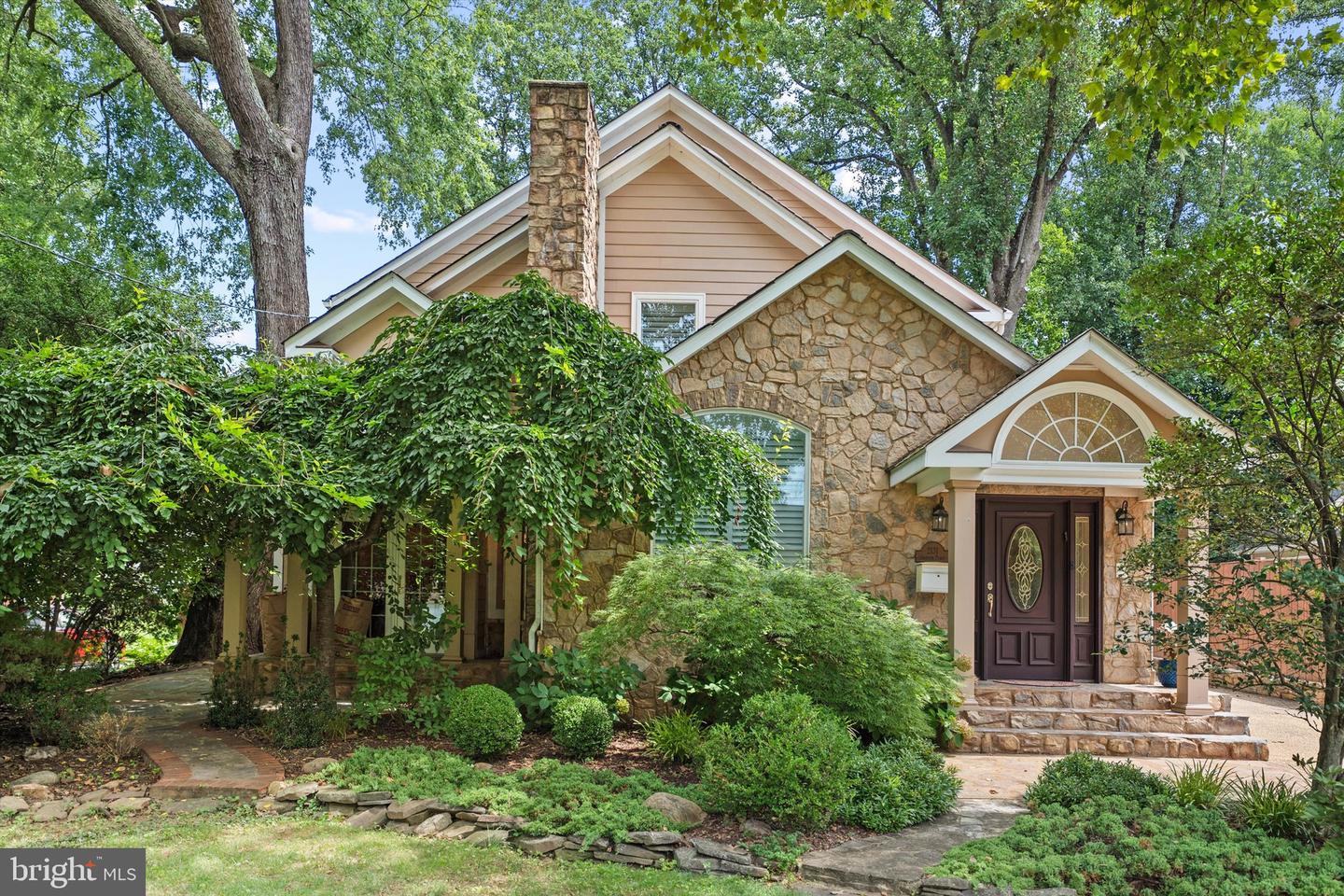 2131 GRAYSON PL, FALLS CHURCH, Virginia 22043, 5 Bedrooms Bedrooms, ,3 BathroomsBathrooms,Residential,For sale,2131 GRAYSON PL,VAFX2259784 MLS # VAFX2259784