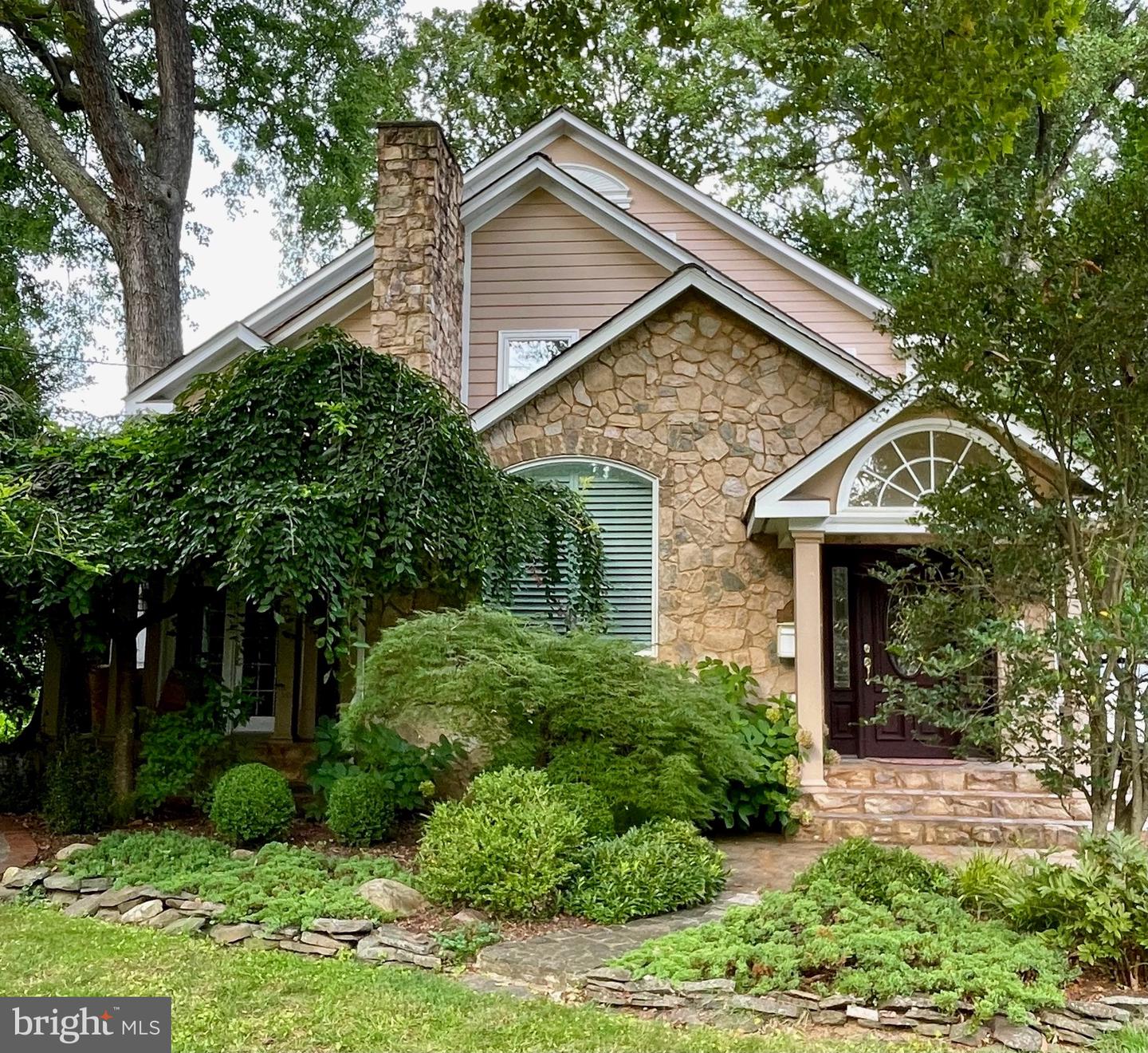 2131 GRAYSON PL, FALLS CHURCH, Virginia 22043, 5 Bedrooms Bedrooms, ,3 BathroomsBathrooms,Residential,For sale,2131 GRAYSON PL,VAFX2259784 MLS # VAFX2259784