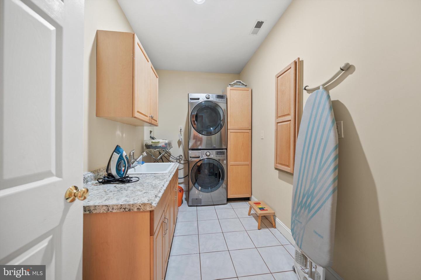 2131 GRAYSON PL, FALLS CHURCH, Virginia 22043, 5 Bedrooms Bedrooms, ,3 BathroomsBathrooms,Residential,For sale,2131 GRAYSON PL,VAFX2259784 MLS # VAFX2259784
