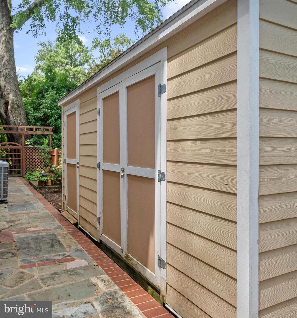 2131 GRAYSON PL, FALLS CHURCH, Virginia 22043, 5 Bedrooms Bedrooms, ,3 BathroomsBathrooms,Residential,For sale,2131 GRAYSON PL,VAFX2259784 MLS # VAFX2259784