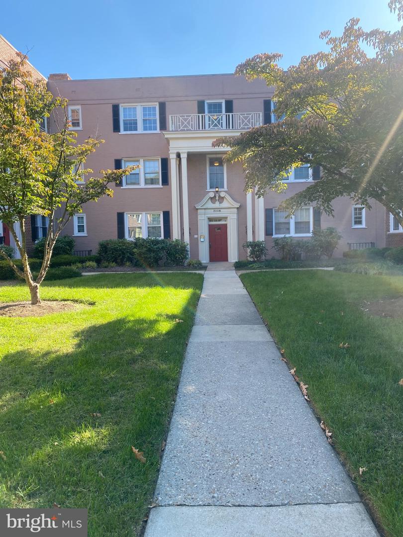 2008 FORT DAVIS ST SE #301, WASHINGTON, District Of Columbia 20020, 2 Bedrooms Bedrooms, ,1 BathroomBathrooms,Residential,For sale,2008 FORT DAVIS ST SE #301,DCDC2214180 MLS # DCDC2214180
