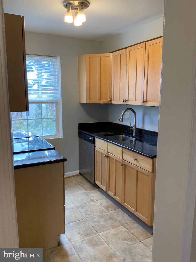 2008 FORT DAVIS ST SE #301, WASHINGTON, District Of Columbia 20020, 2 Bedrooms Bedrooms, ,1 BathroomBathrooms,Residential,For sale,2008 FORT DAVIS ST SE #301,DCDC2214180 MLS # DCDC2214180