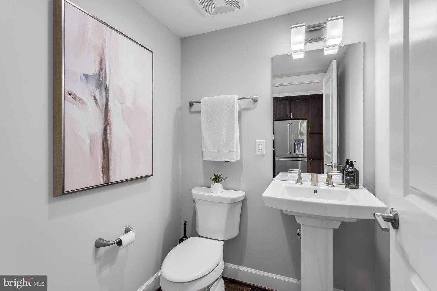 10372 SAGER AVE, FAIRFAX, Virginia 22030, 3 Bedrooms Bedrooms, ,3 BathroomsBathrooms,Residential,For sale,10372 SAGER AVE,VAFC2006752 MLS # VAFC2006752
