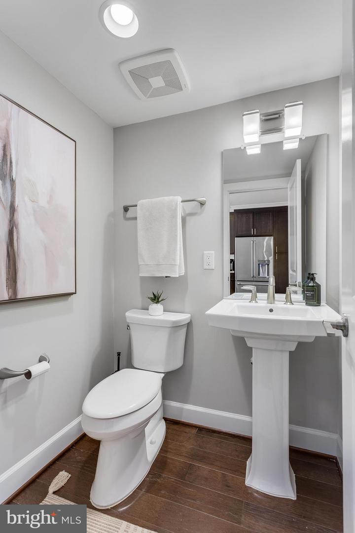 10372 SAGER AVE, FAIRFAX, Virginia 22030, 3 Bedrooms Bedrooms, ,3 BathroomsBathrooms,Residential,For sale,10372 SAGER AVE,VAFC2006752 MLS # VAFC2006752
