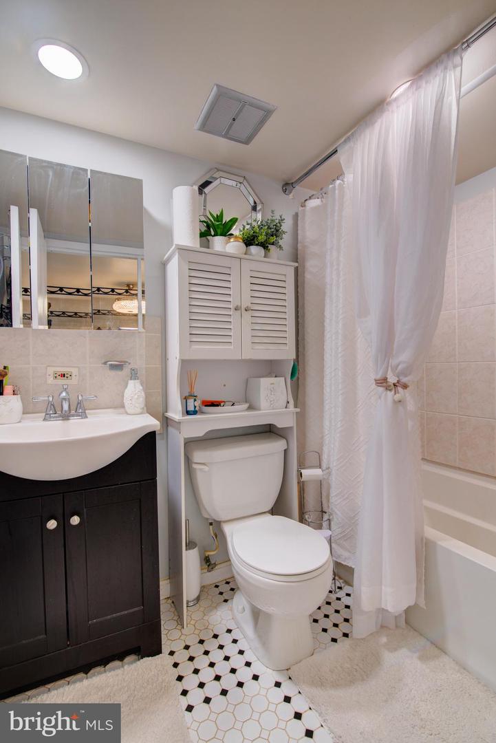 5250 VALLEY FORGE DR #407, ALEXANDRIA, Virginia 22304, 3 Bedrooms Bedrooms, ,2 BathroomsBathrooms,Residential,For sale,5250 VALLEY FORGE DR #407,VAAX2048340 MLS # VAAX2048340