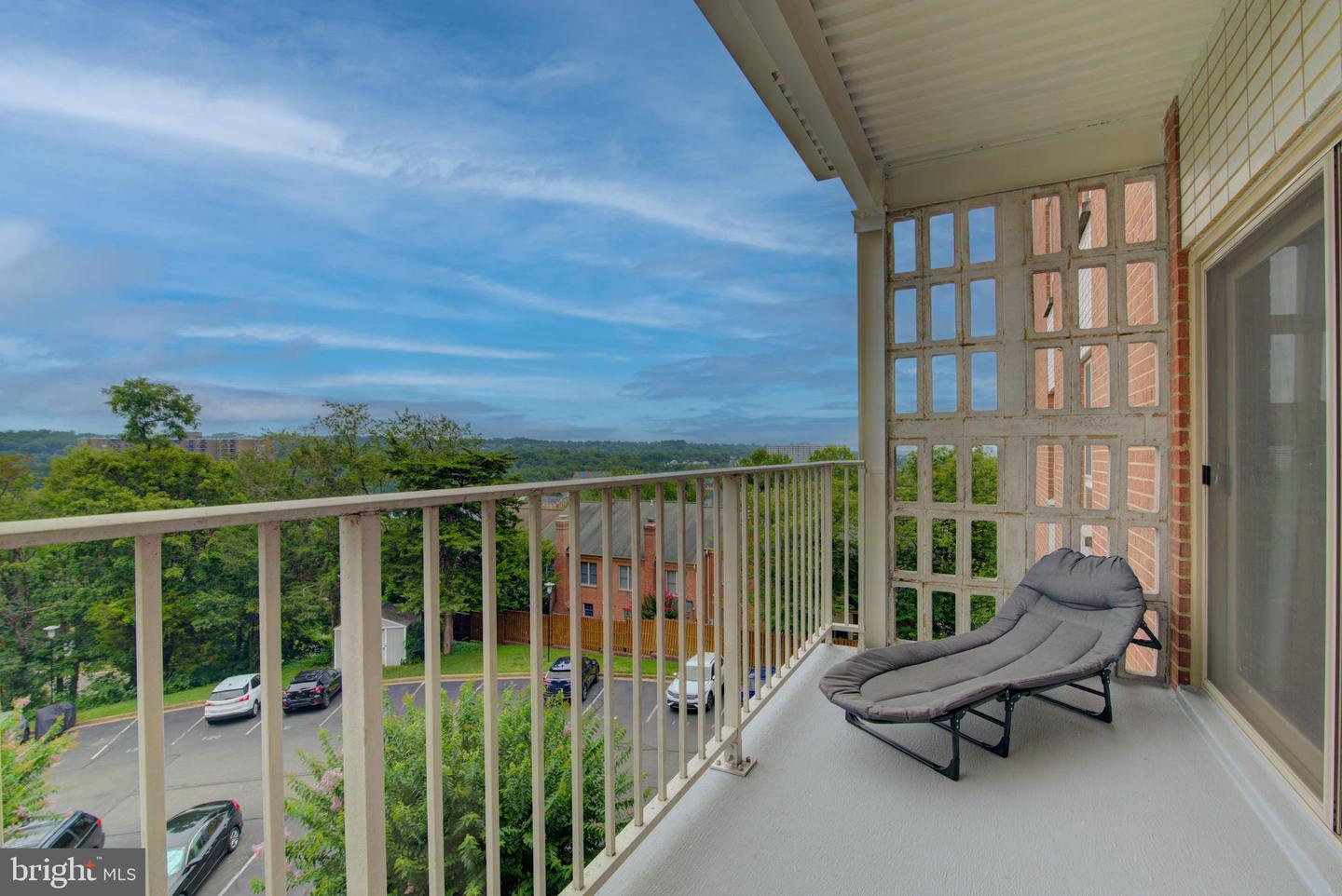 5250 VALLEY FORGE DR #407, ALEXANDRIA, Virginia 22304, 3 Bedrooms Bedrooms, ,2 BathroomsBathrooms,Residential,For sale,5250 VALLEY FORGE DR #407,VAAX2048340 MLS # VAAX2048340