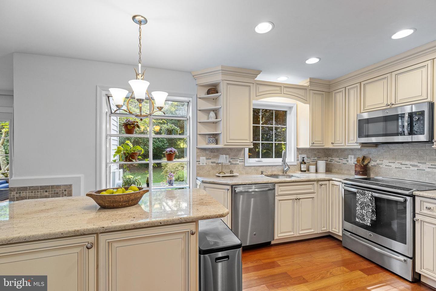 6237 WILMETTE DR, BURKE, Virginia 22015, 4 Bedrooms Bedrooms, ,3 BathroomsBathrooms,Residential,For sale,6237 WILMETTE DR,VAFX2259960 MLS # VAFX2259960