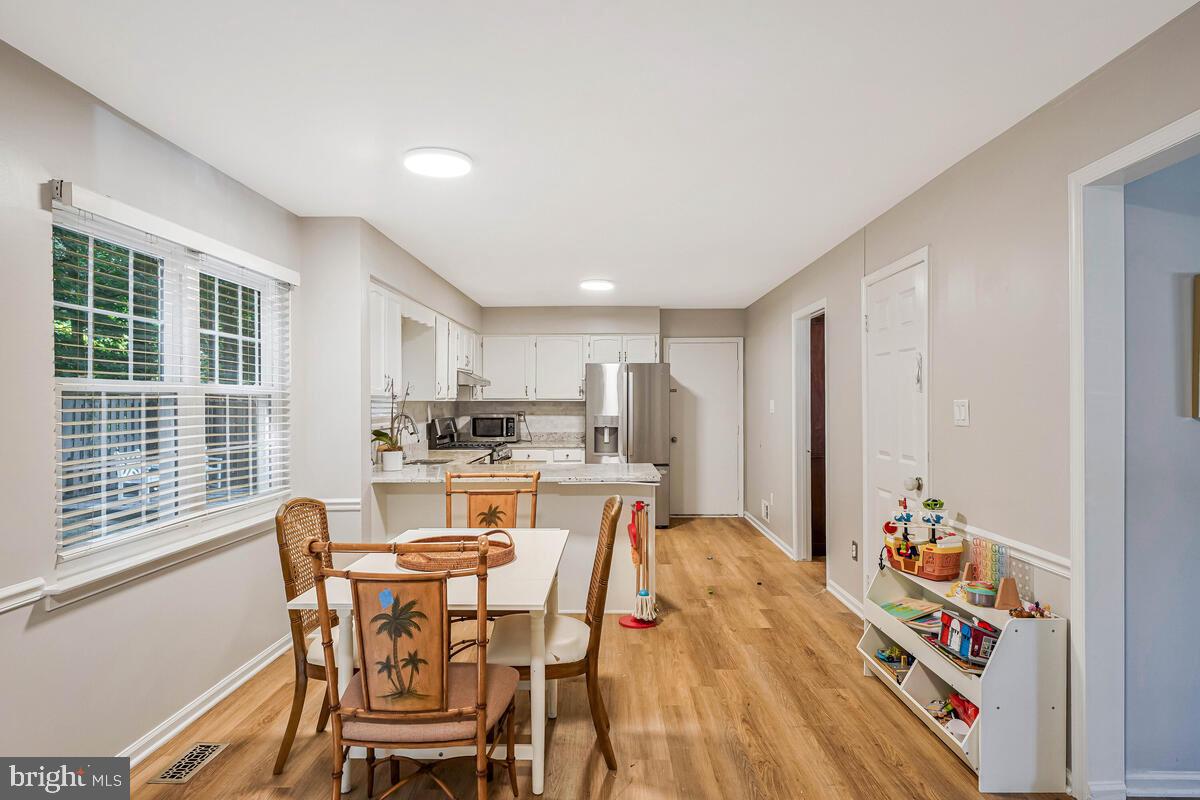 10117 SCHOOLHOUSE WOODS CT, BURKE, Virginia 22015, 4 Bedrooms Bedrooms, ,2 BathroomsBathrooms,Residential,For sale,10117 SCHOOLHOUSE WOODS CT,VAFX2259998 MLS # VAFX2259998