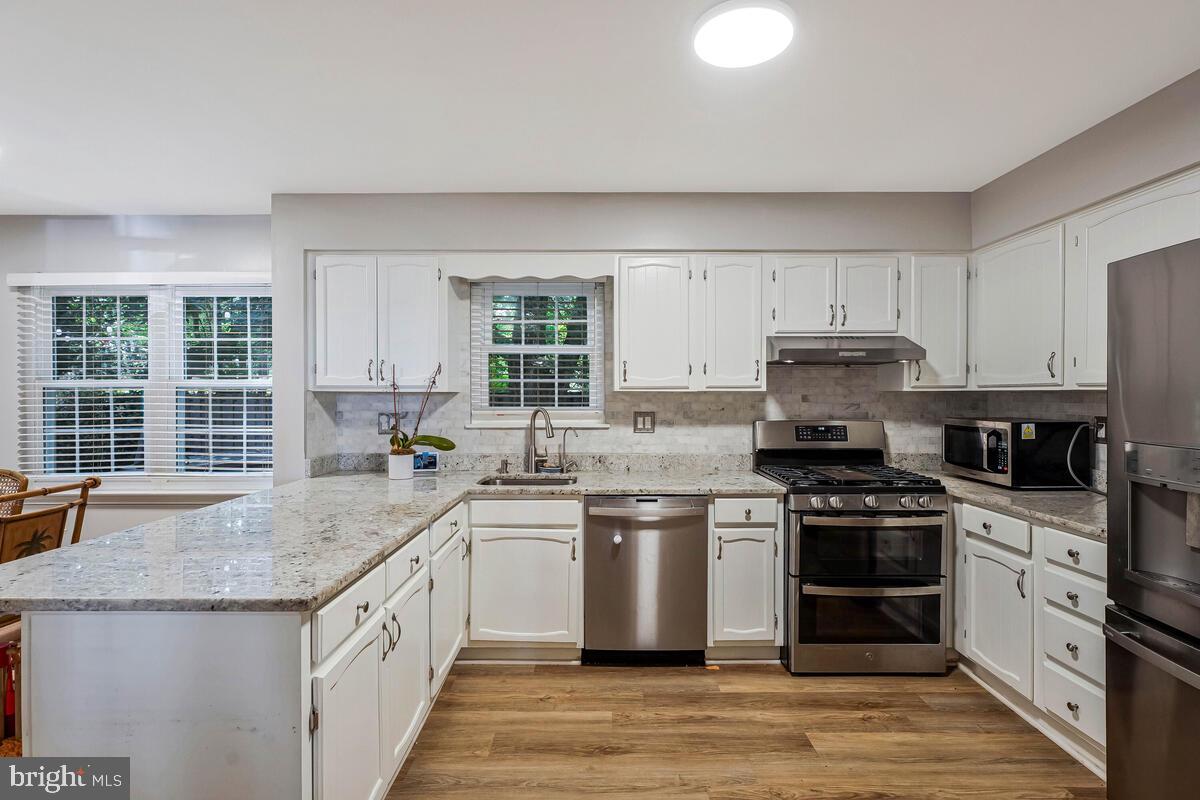 10117 SCHOOLHOUSE WOODS CT, BURKE, Virginia 22015, 4 Bedrooms Bedrooms, ,2 BathroomsBathrooms,Residential,For sale,10117 SCHOOLHOUSE WOODS CT,VAFX2259998 MLS # VAFX2259998