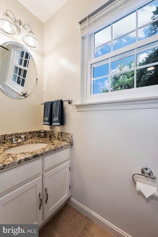 10117 SCHOOLHOUSE WOODS CT, BURKE, Virginia 22015, 4 Bedrooms Bedrooms, ,2 BathroomsBathrooms,Residential,For sale,10117 SCHOOLHOUSE WOODS CT,VAFX2259998 MLS # VAFX2259998