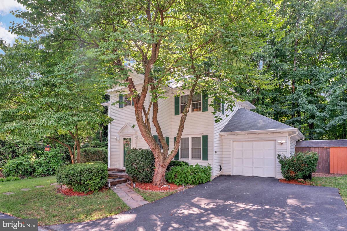 10117 SCHOOLHOUSE WOODS CT, BURKE, Virginia 22015, 4 Bedrooms Bedrooms, ,2 BathroomsBathrooms,Residential,For sale,10117 SCHOOLHOUSE WOODS CT,VAFX2259998 MLS # VAFX2259998