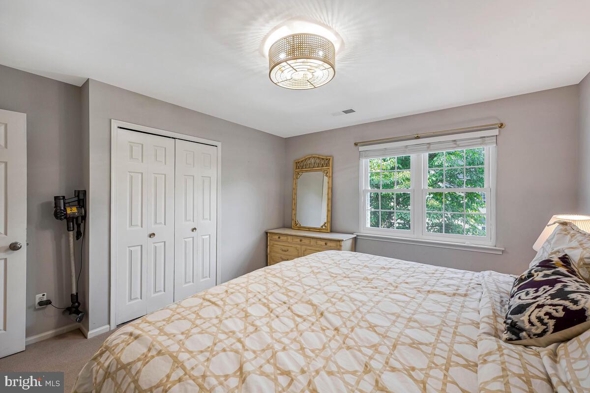10117 SCHOOLHOUSE WOODS CT, BURKE, Virginia 22015, 4 Bedrooms Bedrooms, ,2 BathroomsBathrooms,Residential,For sale,10117 SCHOOLHOUSE WOODS CT,VAFX2259998 MLS # VAFX2259998