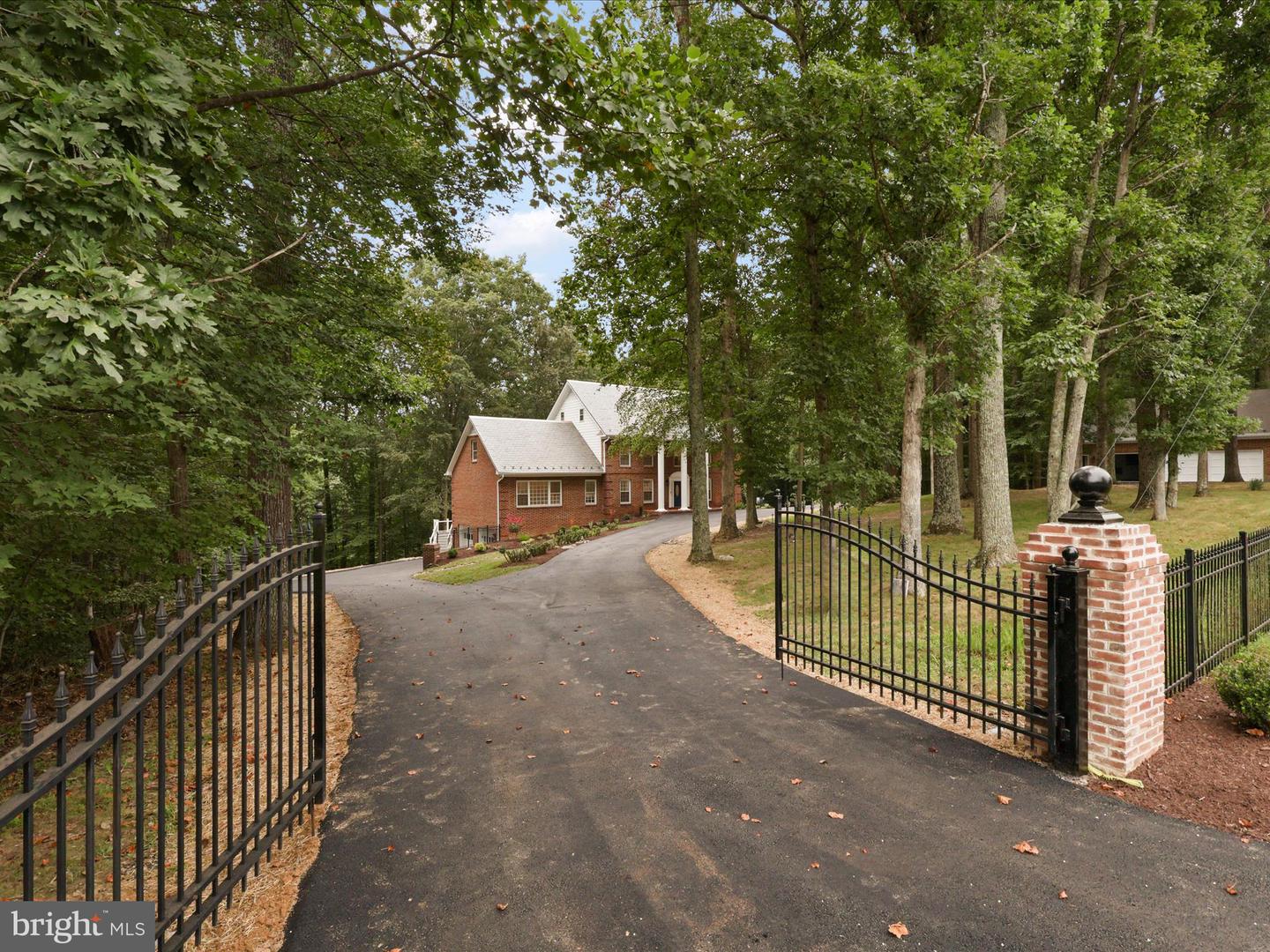 7615 KINCHELOE RD, CLIFTON, Virginia 20124, 6 Bedrooms Bedrooms, ,5 BathroomsBathrooms,Residential,For sale,7615 KINCHELOE RD,VAFX2260032 MLS # VAFX2260032