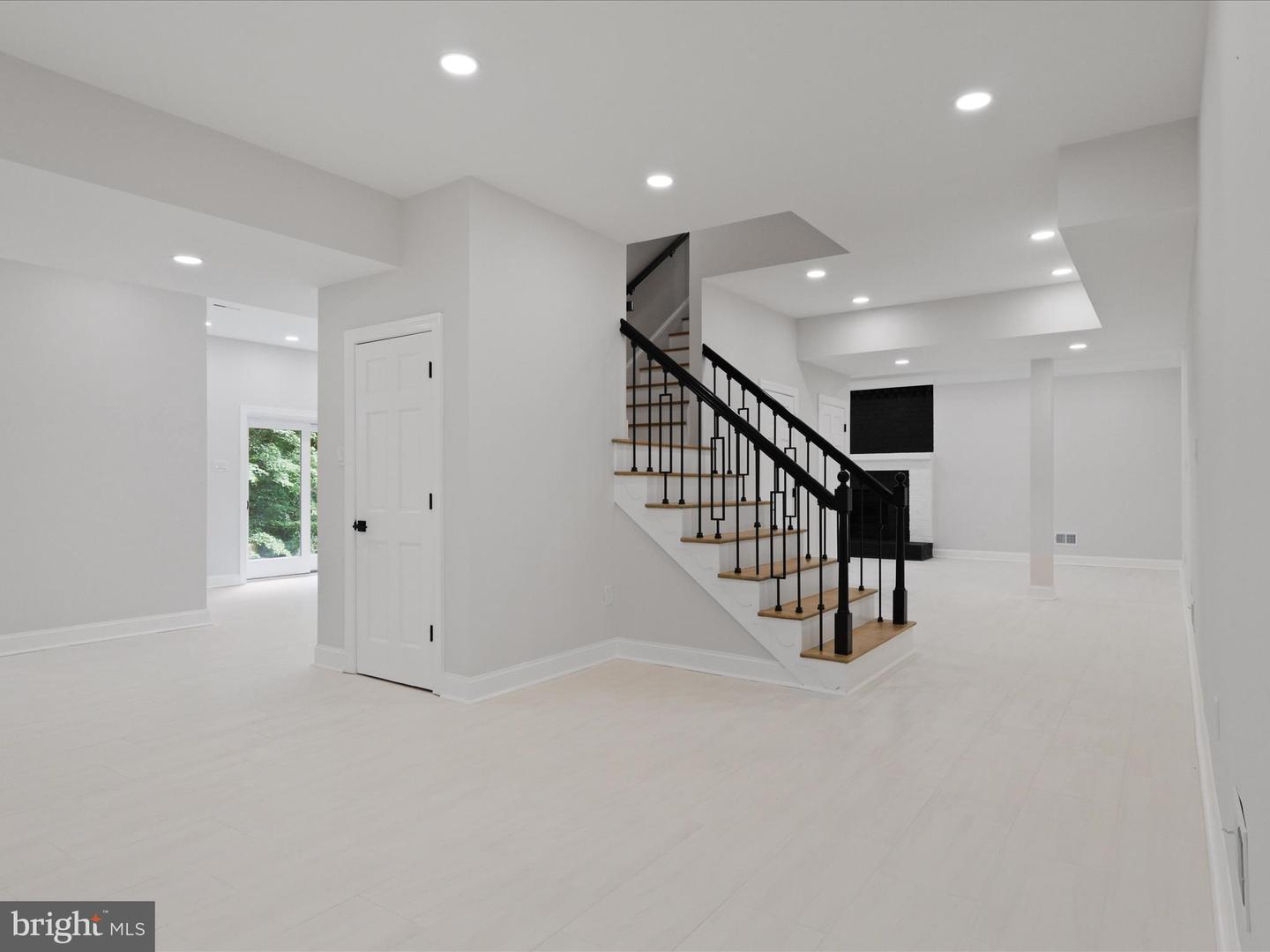 7615 KINCHELOE RD, CLIFTON, Virginia 20124, 6 Bedrooms Bedrooms, ,5 BathroomsBathrooms,Residential,For sale,7615 KINCHELOE RD,VAFX2260032 MLS # VAFX2260032