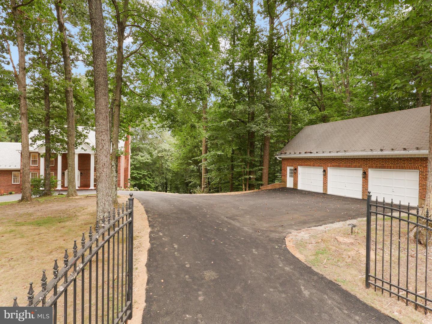 7615 KINCHELOE RD, CLIFTON, Virginia 20124, 6 Bedrooms Bedrooms, ,5 BathroomsBathrooms,Residential,For sale,7615 KINCHELOE RD,VAFX2260032 MLS # VAFX2260032