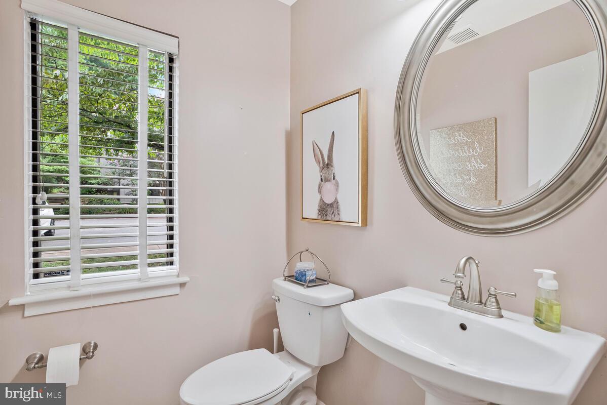 1526 PARK GLEN CT, RESTON, Virginia 20190, 4 Bedrooms Bedrooms, ,3 BathroomsBathrooms,Residential,For sale,1526 PARK GLEN CT,VAFX2260132 MLS # VAFX2260132