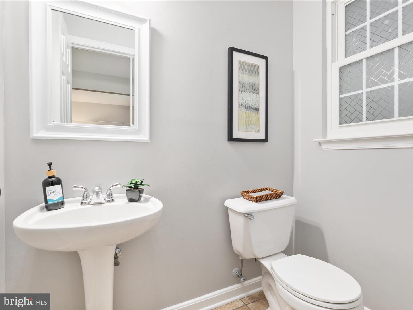 514 NORTH ST NE, LEESBURG, Virginia 20176, 4 Bedrooms Bedrooms, ,2 BathroomsBathrooms,Residential,For sale,514 NORTH ST NE,VALO2104196 MLS # VALO2104196