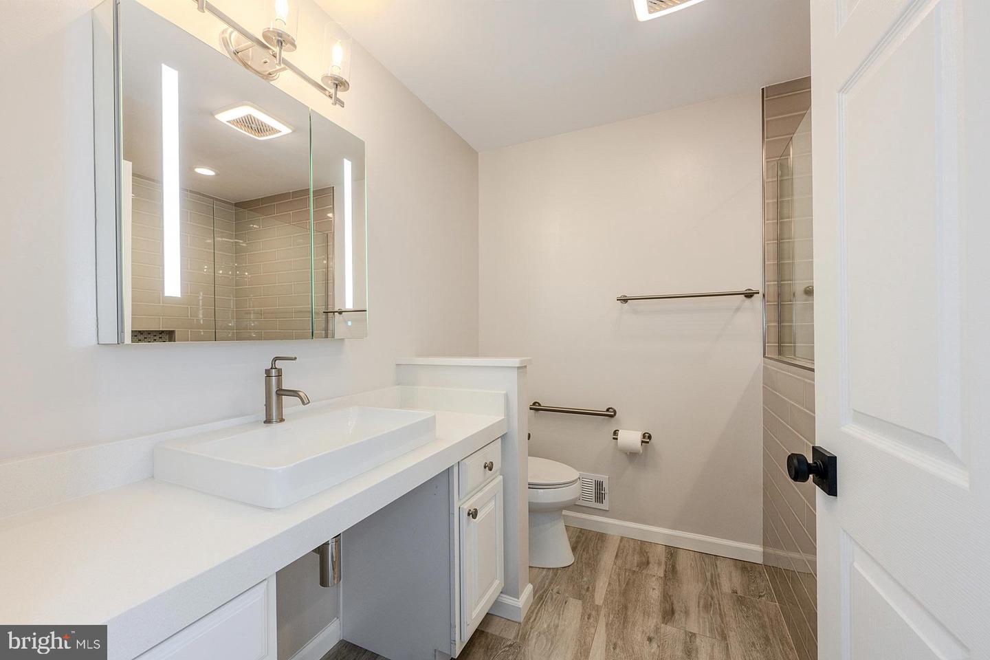 5755 WATERS EDGE LANDING LN, BURKE, Virginia 22015, 4 Bedrooms Bedrooms, ,3 BathroomsBathrooms,Residential,For sale,5755 WATERS EDGE LANDING LN,VAFX2260236 MLS # VAFX2260236