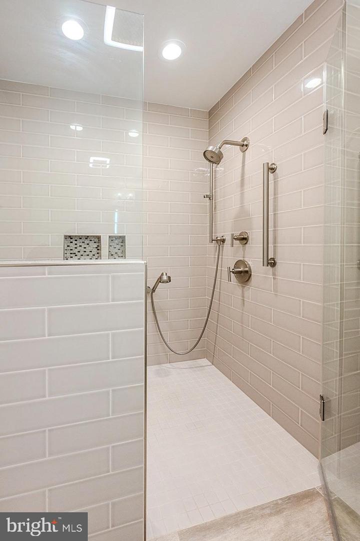 5755 WATERS EDGE LANDING LN, BURKE, Virginia 22015, 4 Bedrooms Bedrooms, ,3 BathroomsBathrooms,Residential,For sale,5755 WATERS EDGE LANDING LN,VAFX2260236 MLS # VAFX2260236