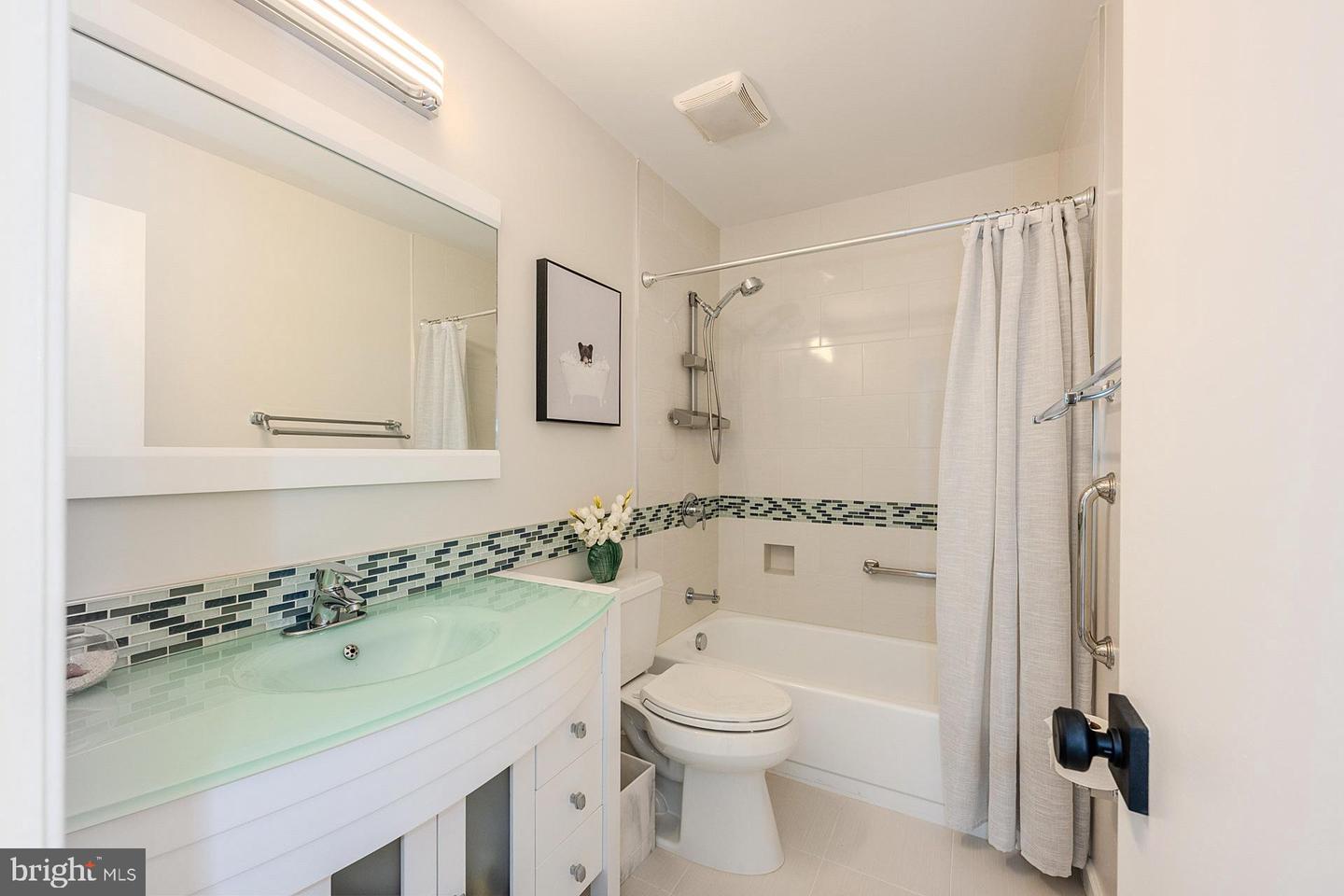 5755 WATERS EDGE LANDING LN, BURKE, Virginia 22015, 4 Bedrooms Bedrooms, ,3 BathroomsBathrooms,Residential,For sale,5755 WATERS EDGE LANDING LN,VAFX2260236 MLS # VAFX2260236