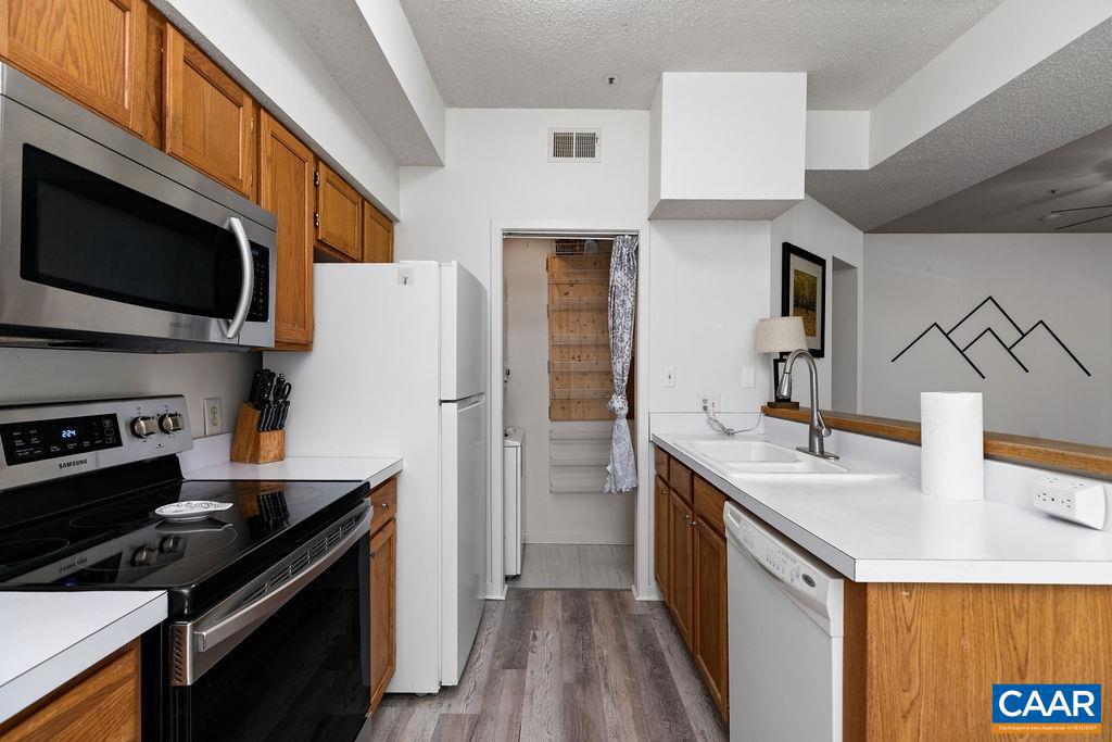 2013 STONE RIDGE WOODS CONDOS, WINTERGREEN RESORT, Virginia 22967, 2 Bedrooms Bedrooms, ,2 BathroomsBathrooms,Residential,For sale,2013 STONE RIDGE WOODS CONDOS,667659 MLS # 667659