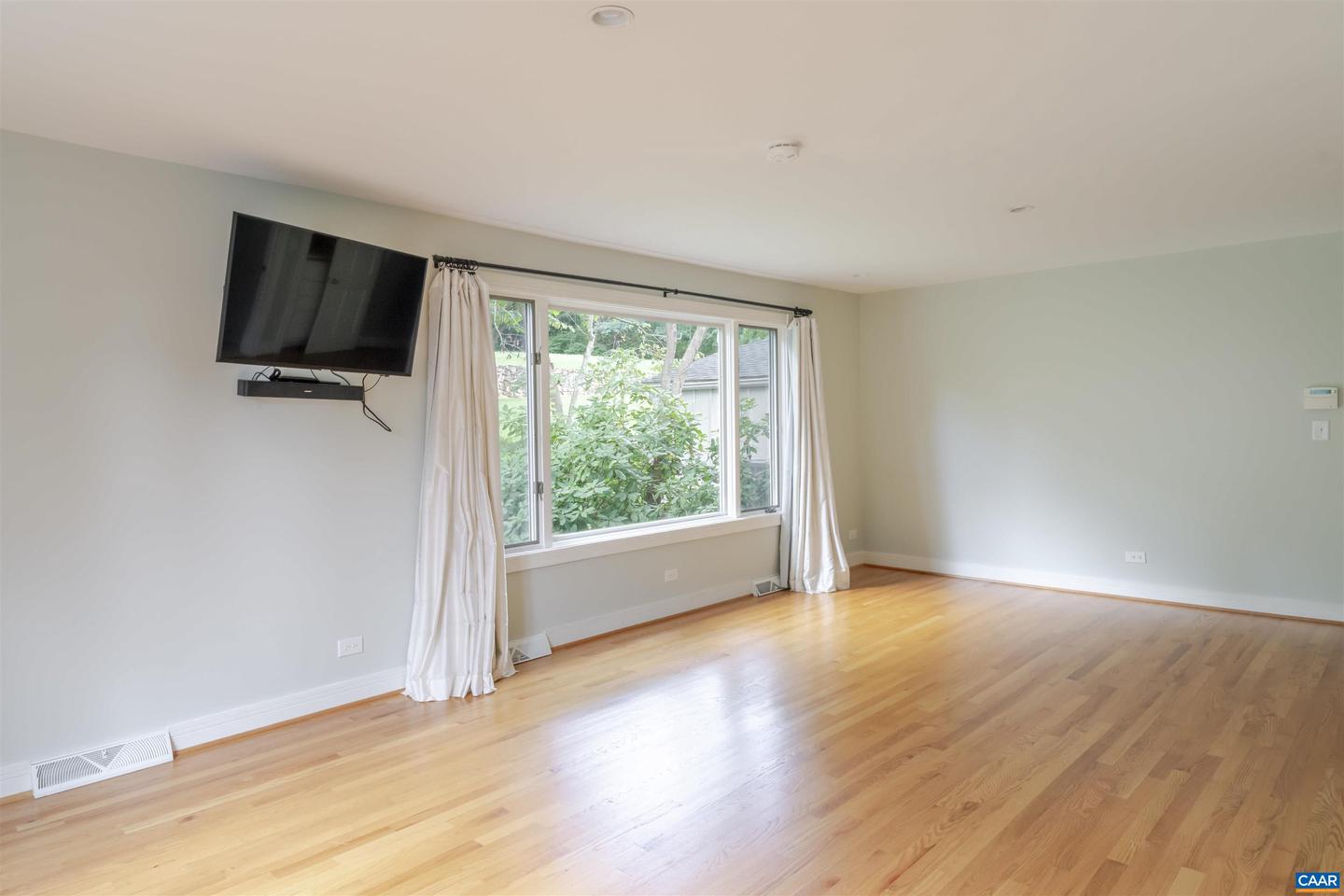 33 CANTERBURY RD, CHARLOTTESVILLE, Virginia 22901, 4 Bedrooms Bedrooms, ,3 BathroomsBathrooms,Residential,For sale,33 CANTERBURY RD,667664 MLS # 667664