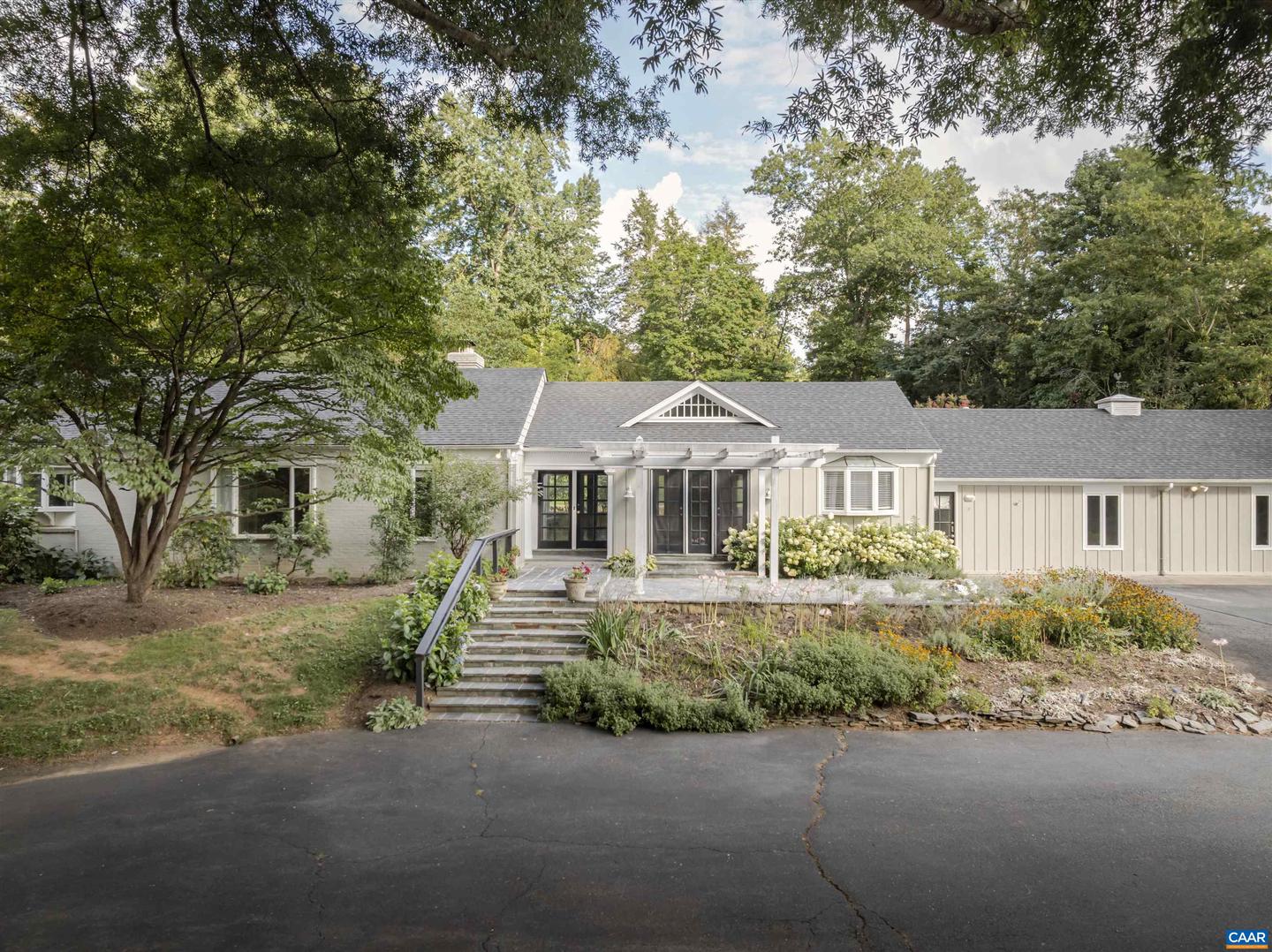 33 CANTERBURY RD, CHARLOTTESVILLE, Virginia 22901, 4 Bedrooms Bedrooms, ,3 BathroomsBathrooms,Residential,For sale,33 CANTERBURY RD,667664 MLS # 667664