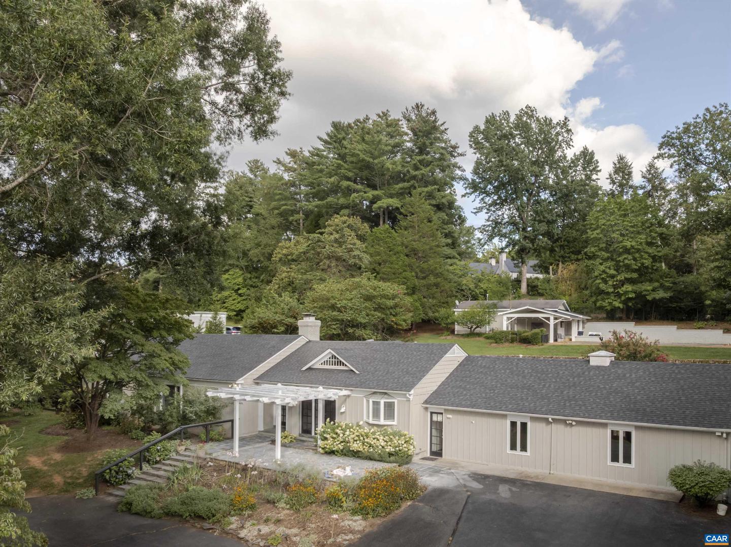 33 CANTERBURY RD, CHARLOTTESVILLE, Virginia 22901, 4 Bedrooms Bedrooms, ,3 BathroomsBathrooms,Residential,For sale,33 CANTERBURY RD,667664 MLS # 667664