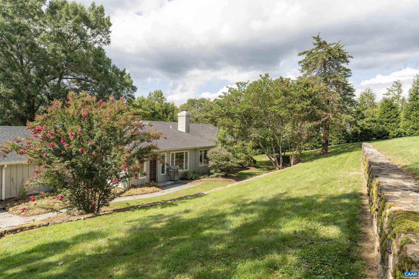 33 CANTERBURY RD, CHARLOTTESVILLE, Virginia 22901, 4 Bedrooms Bedrooms, ,3 BathroomsBathrooms,Residential,For sale,33 CANTERBURY RD,667664 MLS # 667664