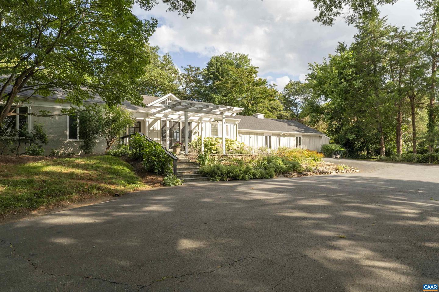 33 CANTERBURY RD, CHARLOTTESVILLE, Virginia 22901, 4 Bedrooms Bedrooms, ,3 BathroomsBathrooms,Residential,For sale,33 CANTERBURY RD,667664 MLS # 667664