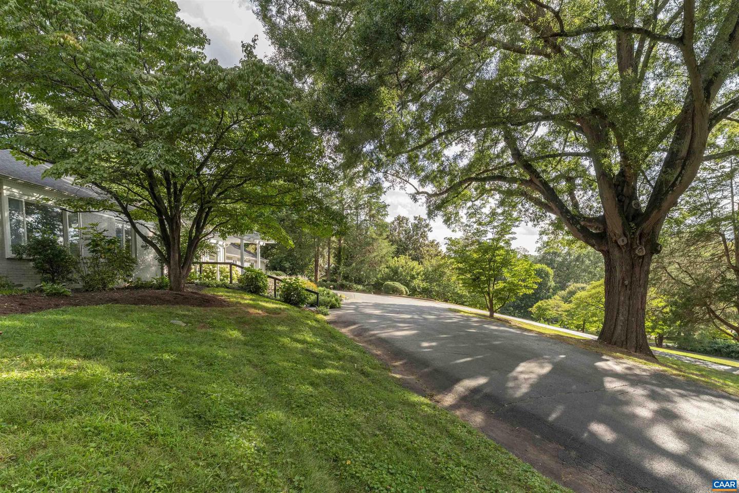 33 CANTERBURY RD, CHARLOTTESVILLE, Virginia 22901, 4 Bedrooms Bedrooms, ,3 BathroomsBathrooms,Residential,For sale,33 CANTERBURY RD,667664 MLS # 667664