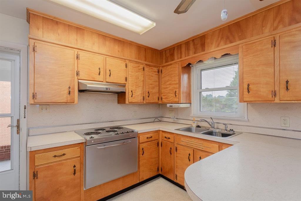 1019 ROCKINGHAM DR, HARRISONBURG, Virginia 22802, 3 Bedrooms Bedrooms, ,1 BathroomBathrooms,Residential,For sale,1019 ROCKINGHAM DR,VAHC2000458 MLS # VAHC2000458